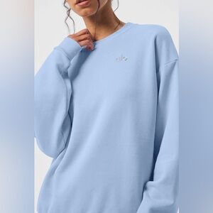 BRAND NEW ALO SEASHELL BLUE CREWNECK